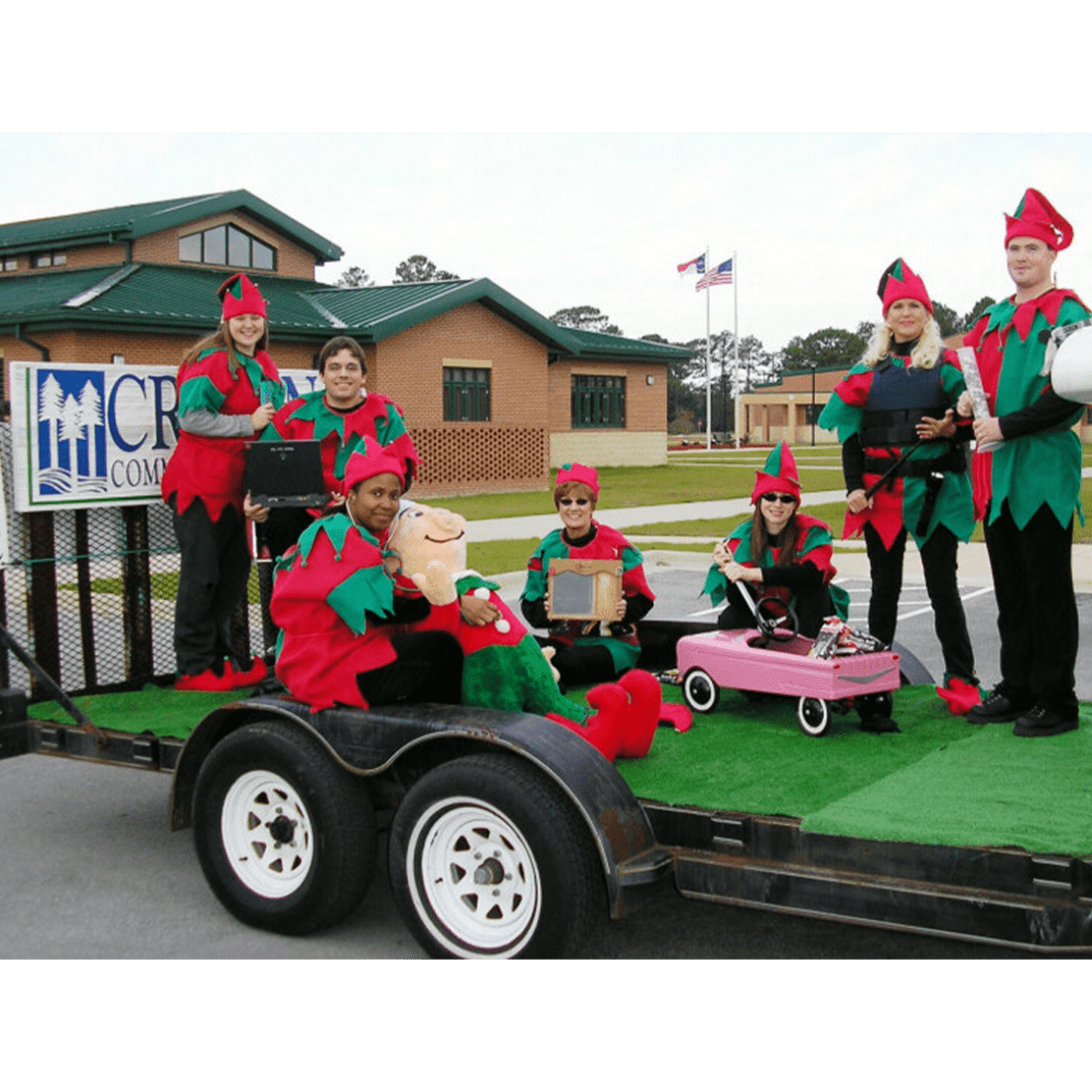 Students dressed as elves during Havelock Christmas parade in 2005