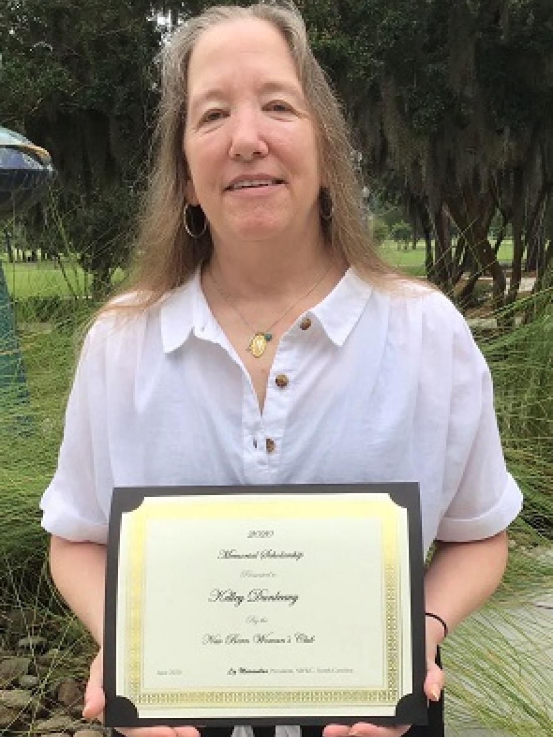 Student Kelley Dunleavy with certificate