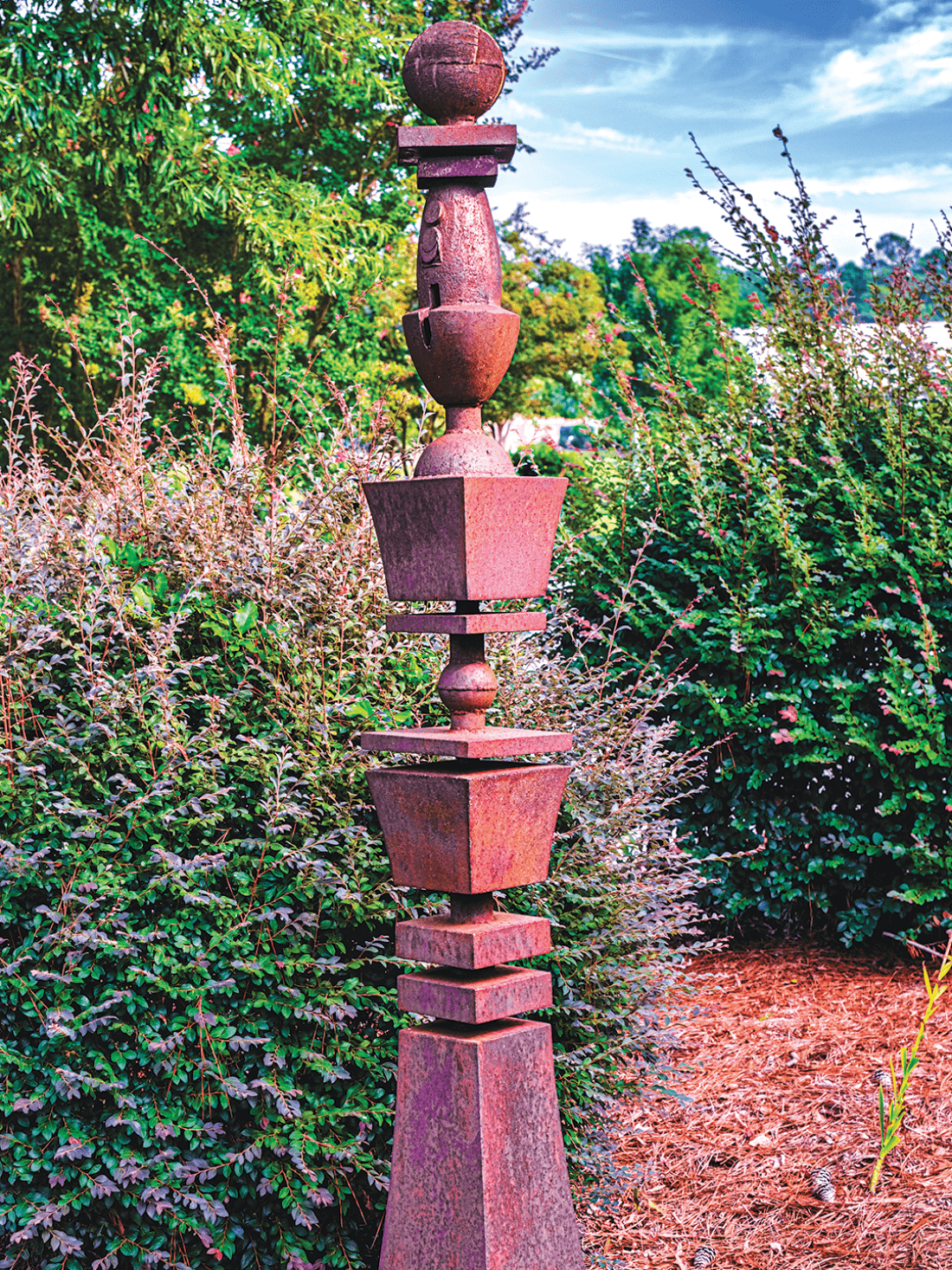 Iron decorative vertical statue