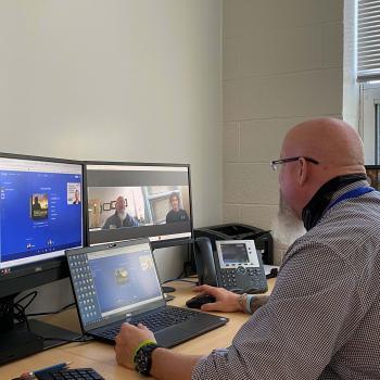 Advisor meeting with a student virtually