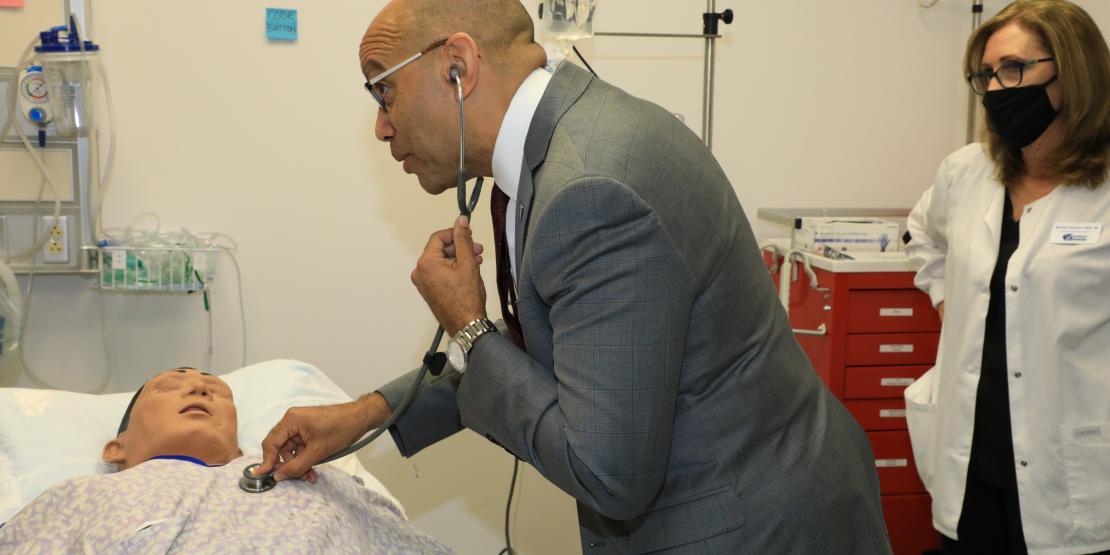 President Stith checks vitals on virtual patient